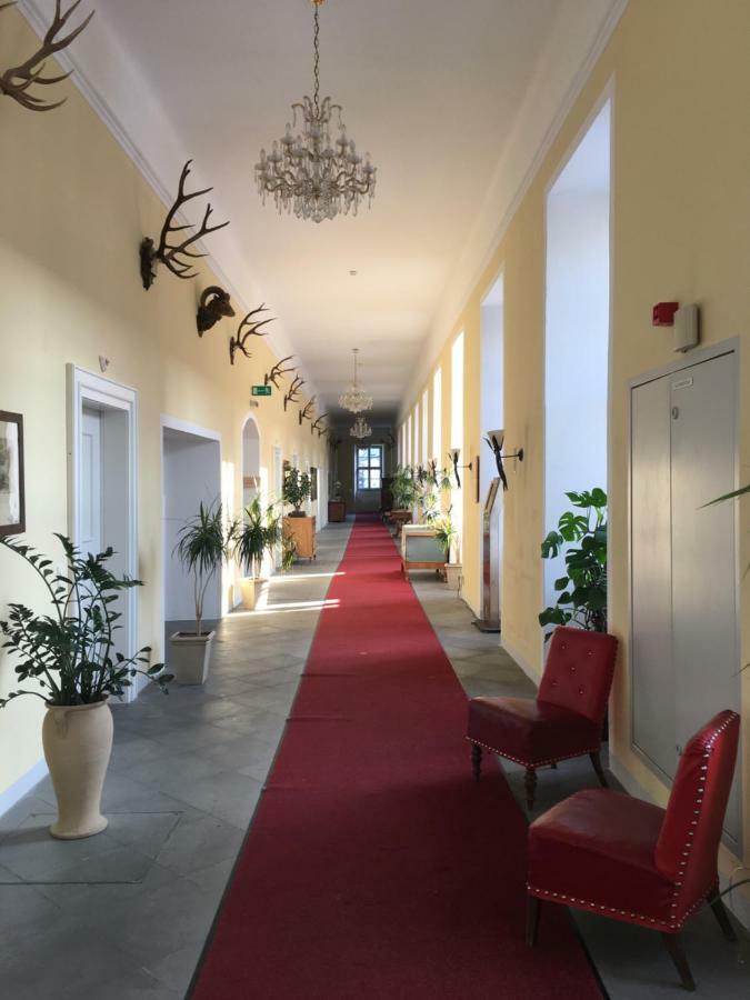 Wohnung Schloss Мондзе Екстер'єр фото